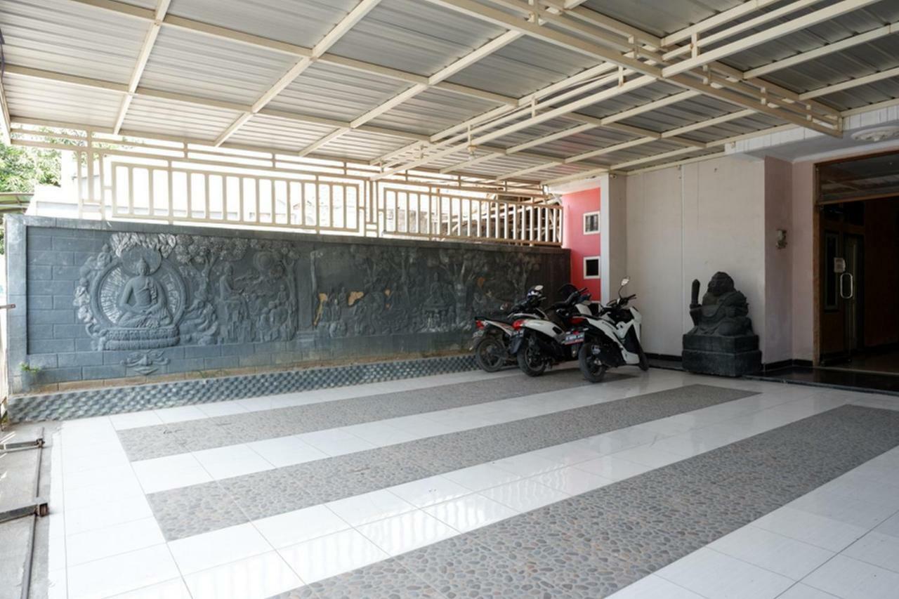 Reddoorz Near Gor Wisanggeni Ξενοδοχείο Tegal  Εξωτερικό φωτογραφία